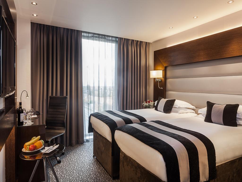 Hotel Park Grand Heathrow Hounslow Esterno foto