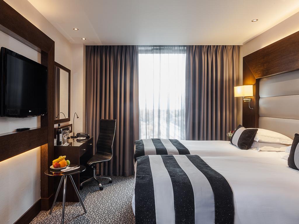 Hotel Park Grand Heathrow Hounslow Esterno foto