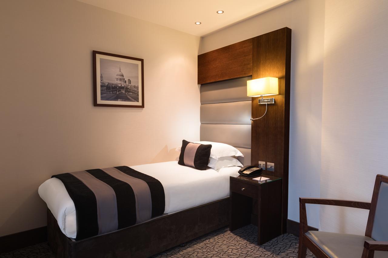 Hotel Park Grand Heathrow Hounslow Esterno foto